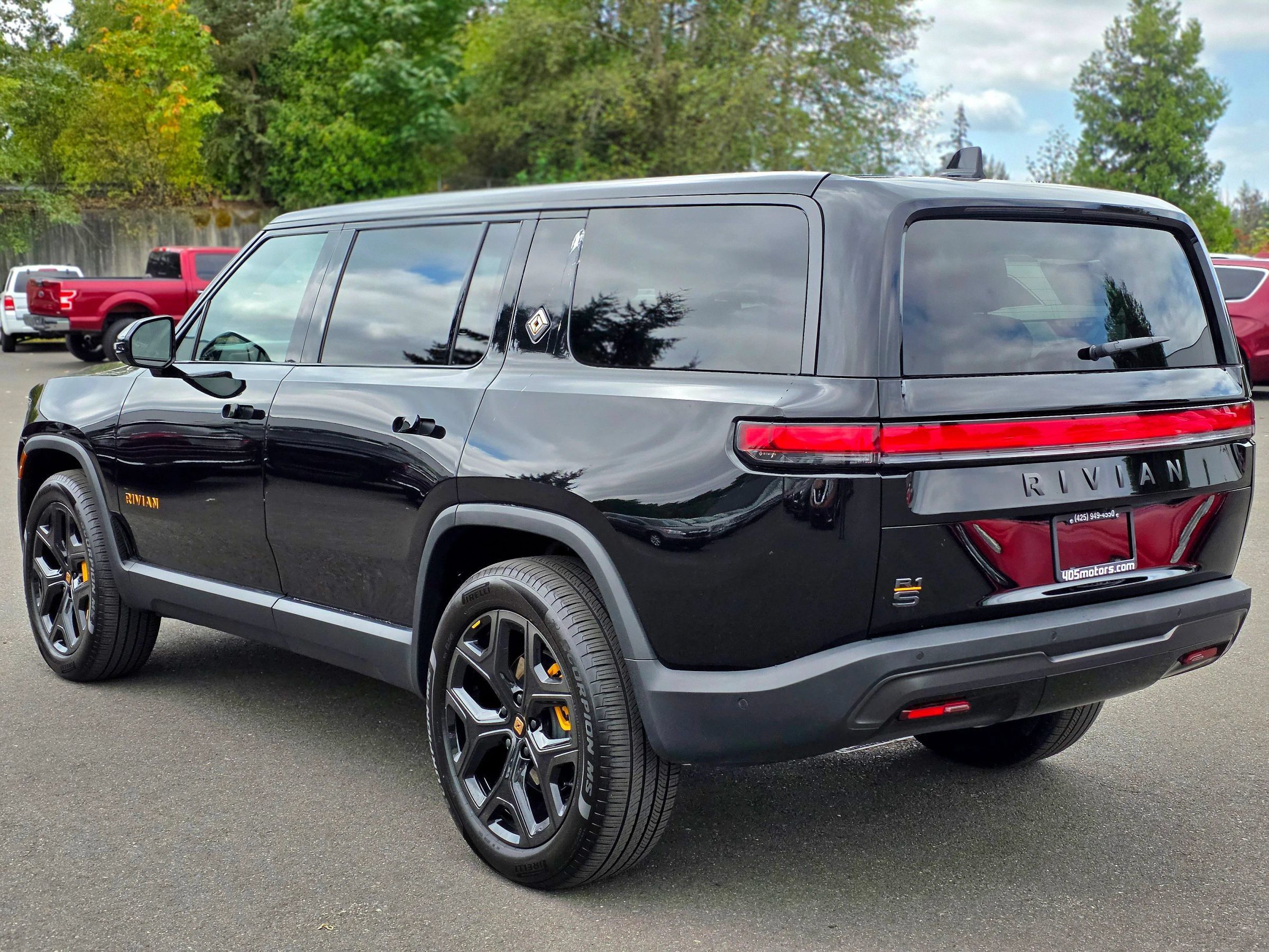 Used 2025 Rivian R1S Premium Dual AWD/4WD image 7