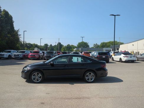 Used 2023 Volkswagen Jetta SE w/ Panoramic Sunroof Package FWD image 8