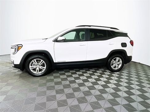 Certified 2023 GMC Terrain SLE w/ Driver Convenience Package image 4