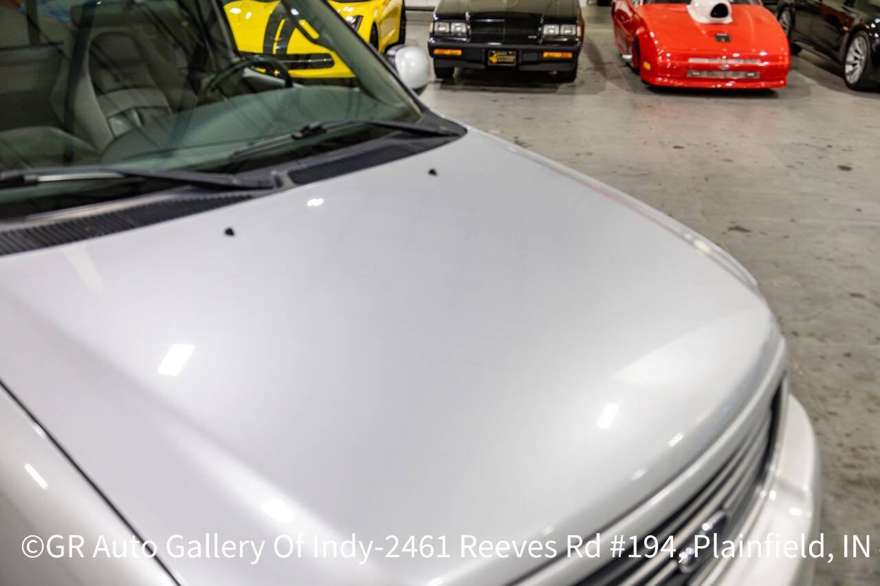 Used 2001 Ford F150 Lightning RWD image 19