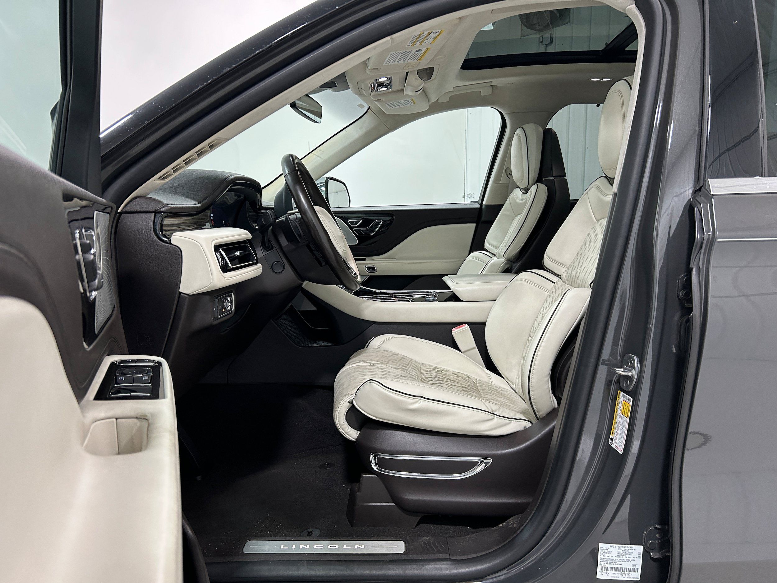 Used 2020 Lincoln Aviator Black Label w/ Dynamic Handling Package AWD/4WD image 4