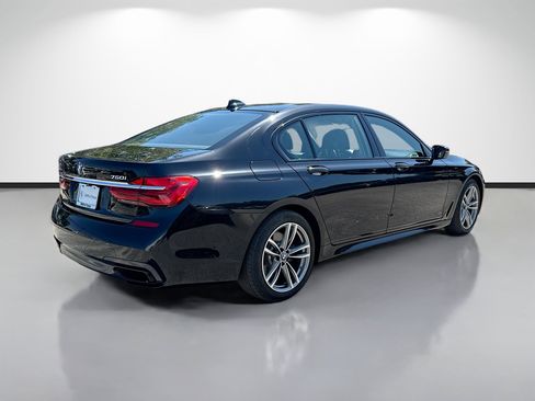 Used 2019 BMW 750i xDrive w/ Executive Package AWD/4WD image 3