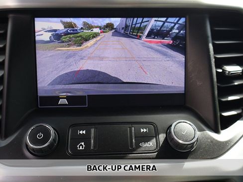 Used 2023 GMC Acadia SLT FWD image 7