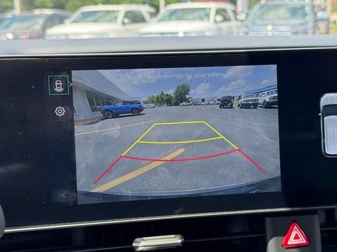Used 2025 Kia Carnival EX FWD image 24