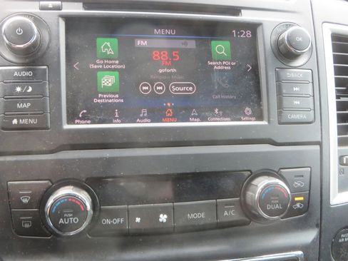 Used 2019 Nissan Titan SV w/ SV Convenience Package image 22