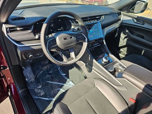 New 2025 Jeep Grand Cherokee L Altitude AWD/4WD image 2