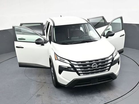 Used 2024 Nissan Rogue S image 38