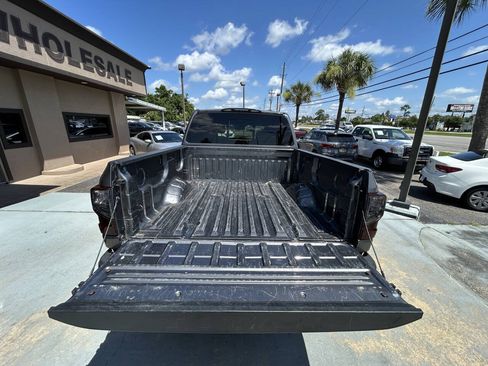 Used 2018 Nissan Titan SV w/ SV Convenience Package RWD image 10