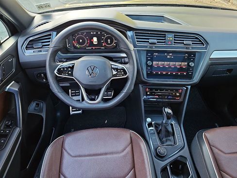 Used 2022 Volkswagen Tiguan SEL R-Line image 11