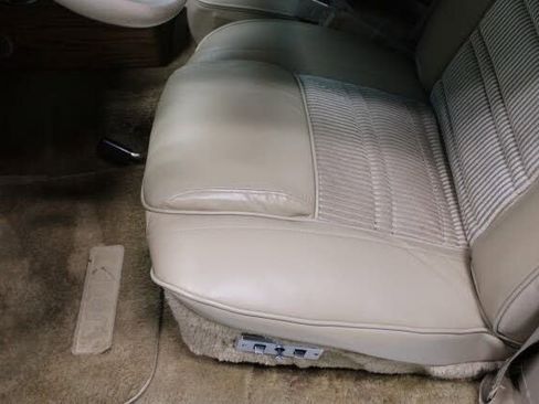 Used 1991 Jeep Grand Wagoneer image 49