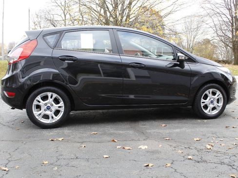 Used 2015 Ford Fiesta SE image 12