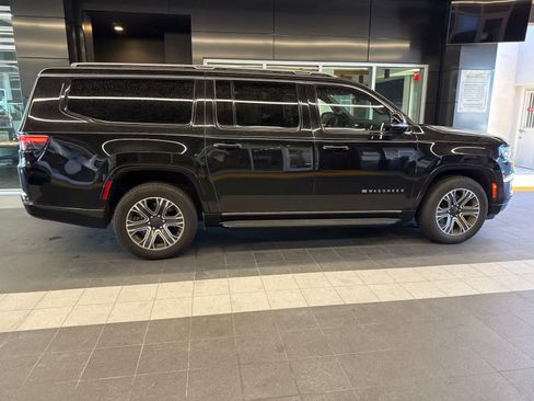 Used 2024 Jeep Wagoneer L Series II w/ Flexible Seating Group RWD image 12