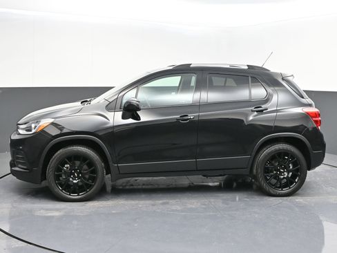 Used 2022 Chevrolet Trax LT w/ Midnight Edition image 4