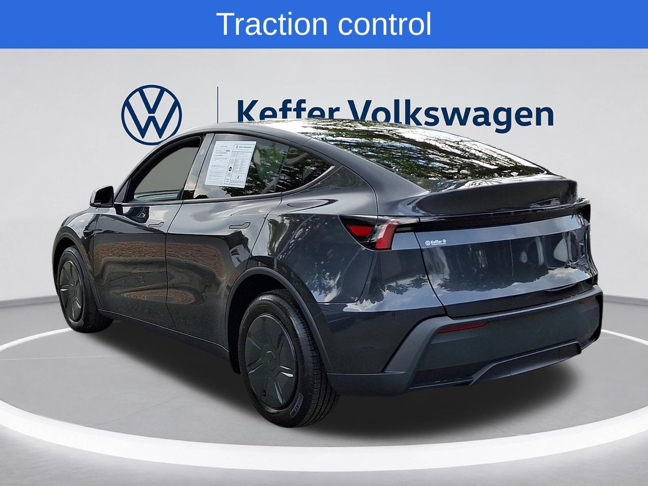 Used 2026 Tesla Model Y AWD image 4
