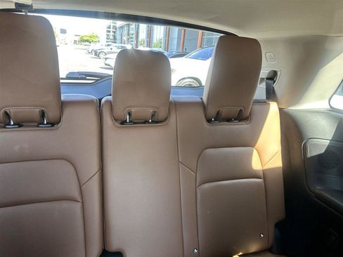 Used 2025 Nissan Pathfinder Platinum FWD image 17