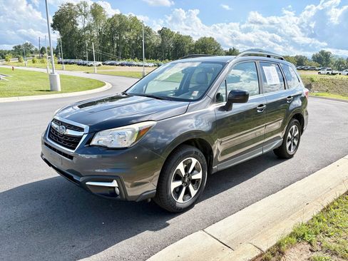 Used 2017 Subaru Forester 2.5i Limited w/ Popular Package #1 AWD/4WD image 3