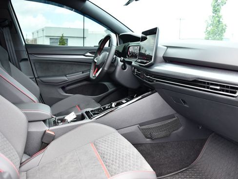 Used 2025 Volkswagen GTI SE FWD image 46