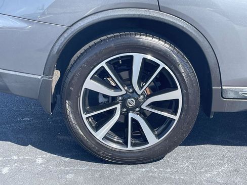Used 2019 Nissan Rogue SL w/ Premium Package FWD image 9