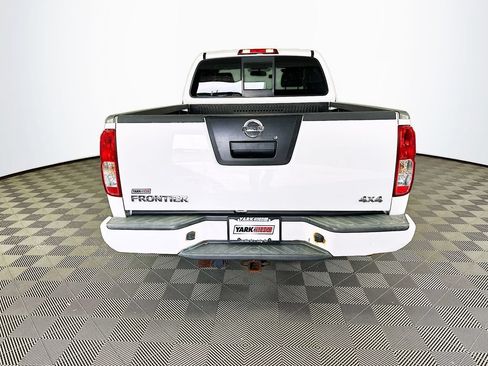Used 2012 Nissan Frontier SV w/ Sport Appearance Pkg AWD/4WD image 9