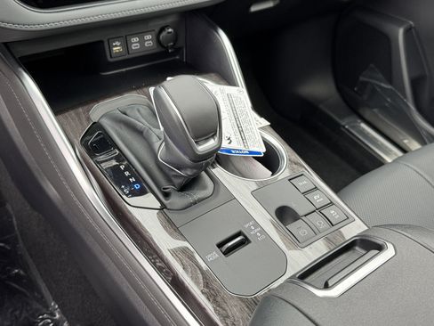 New 2026 Toyota Highlander Platinum AWD/4WD image 19