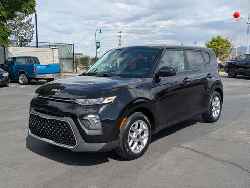 Used 2022 Kia Soul LX w/ Technology Package FWD image 10