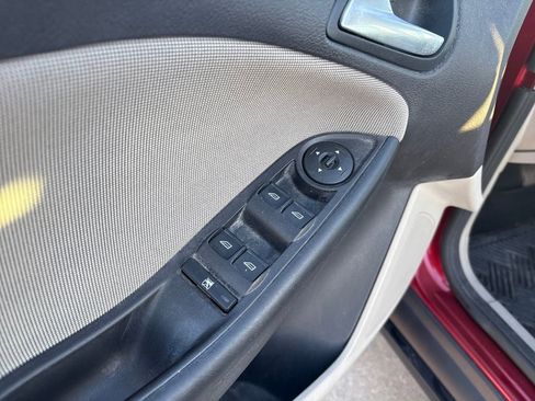 Used 2014 Ford Focus SE w/ SE Winter Package image 17