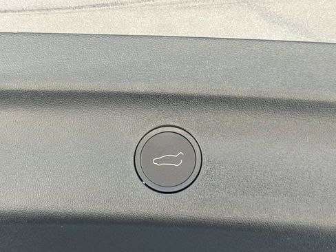 Used 2025 Tesla Model Y Performance image 29