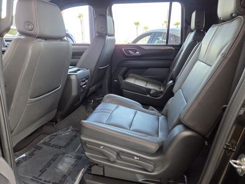 Used 2023 Chevrolet Suburban RST w/ Luxury Package AWD/4WD image 14