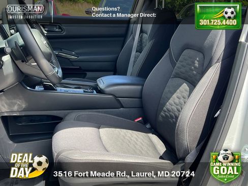 Used 2025 Nissan Pathfinder SV AWD/4WD image 7