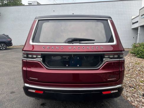 Used 2022 Jeep Grand Wagoneer Series III w/ Rear Seat Video Group 1 AWD/4WD image 5