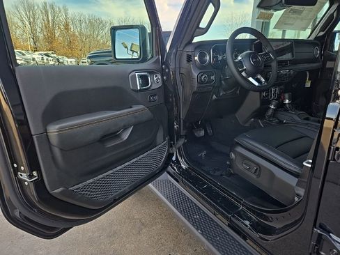 New 2026 Jeep Wrangler Unlimited Sahara AWD/4WD image 30