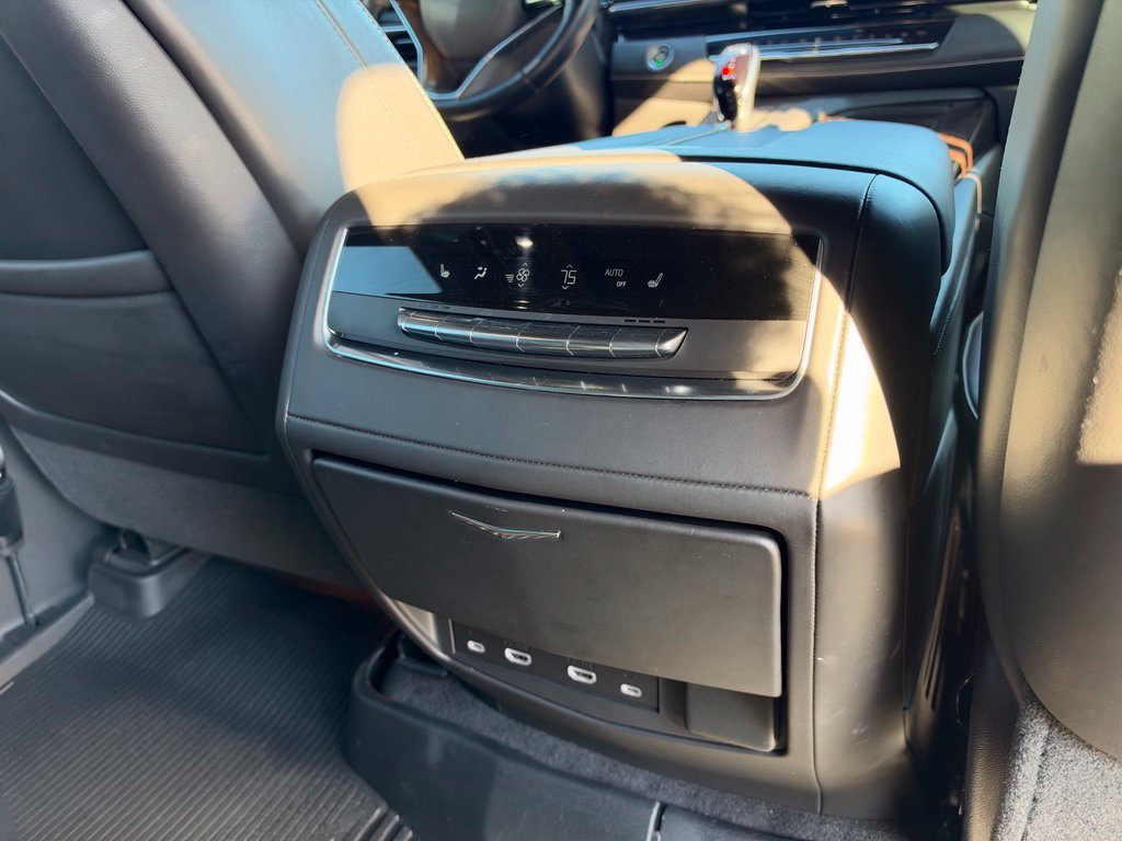 Used 2023 Cadillac Escalade ESV Sport Platinum w/ Heavy-Duty Trailer Package AWD/4WD image 23