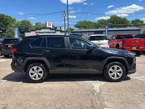 Used 2024 Toyota RAV4 LE AWD/4WD image 9