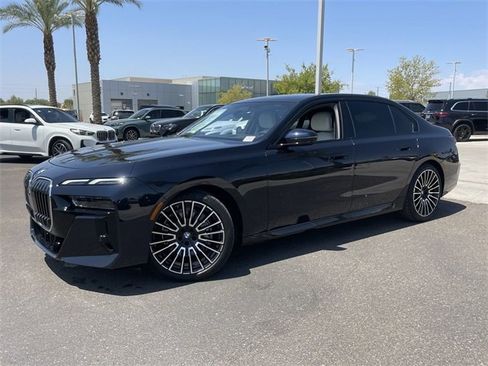 New 2025 BMW 740i image 2