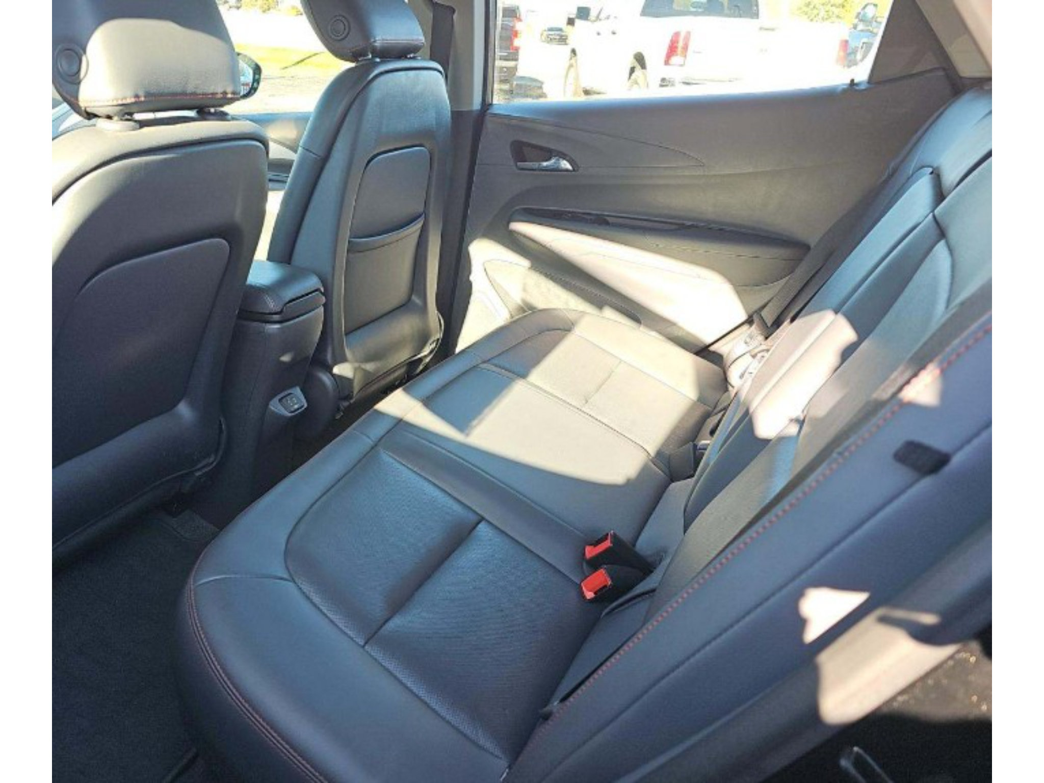 Used 2021 Chevrolet Bolt Premier w/ Infotainment Package FWD image 6
