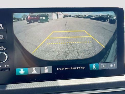 Used 2025 Honda Pilot Touring image 14