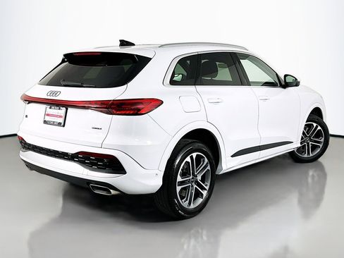 Used 2025 Audi Q5 Premium w/ Convenience Package image 14