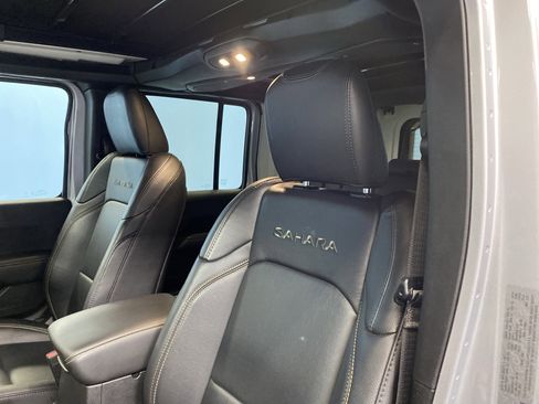 Used 2024 Jeep Wrangler Sahara w/ Technology Group image 7