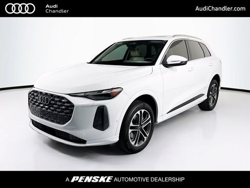 Certified 2025 Audi Q5 Premium AWD/4WD image 1