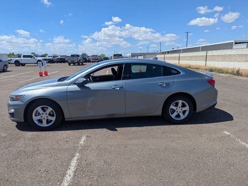 Used 2024 Chevrolet Malibu LT image 2