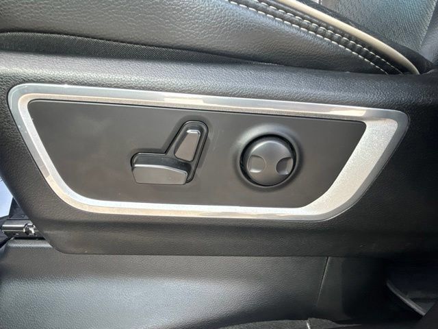 Used 2024 RAM 1500 Laramie AWD/4WD image 18
