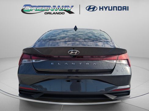Used 2022 Hyundai Elantra SEL FWD image 7