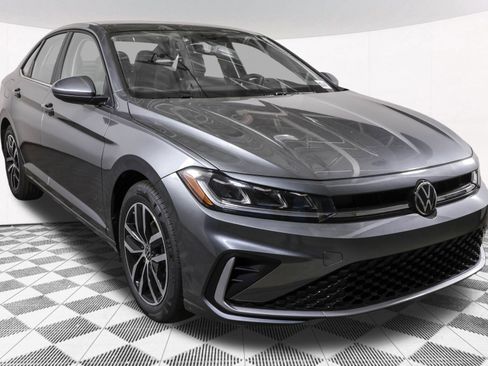 Used 2026 Volkswagen Jetta SE FWD image 9