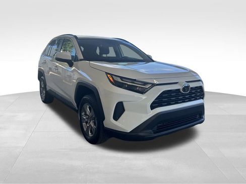 Used 2025 Toyota RAV4 XLE image 2