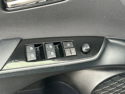 Used 2017 Toyota Prius Three image 13