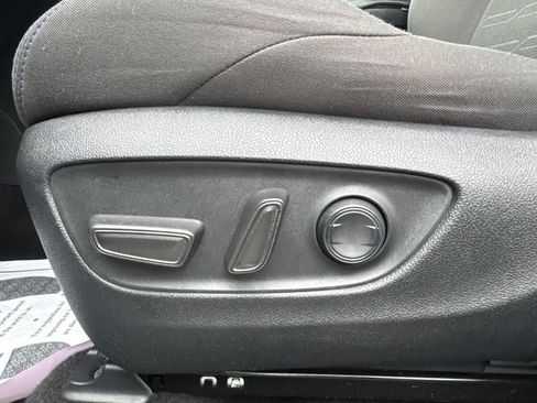 Used 2023 Toyota RAV4 SE AWD/4WD image 11