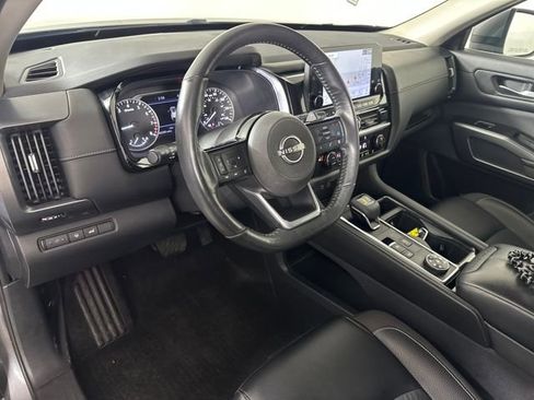 Used 2023 Nissan Pathfinder SL image 13
