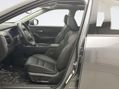 Used 2024 Nissan Rogue SL w/ SL Premium Package image 11