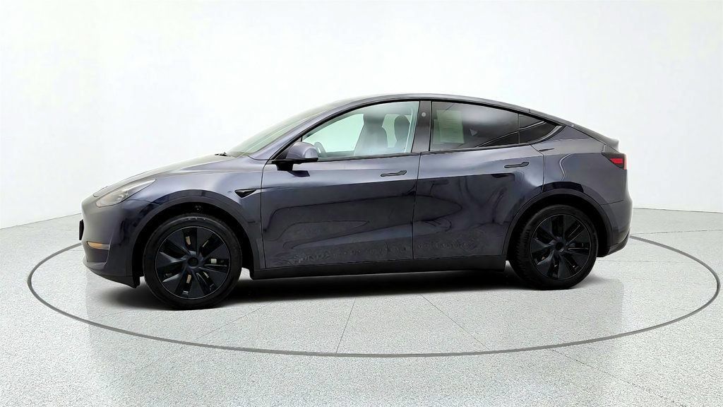 Used 2025 Tesla Model Y Long Range RWD image 8
