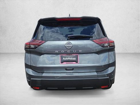 Used 2025 Nissan Rogue SV w/ SV Premium Package image 9